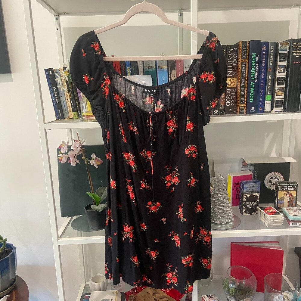Motel mini puff sleeve floral dress